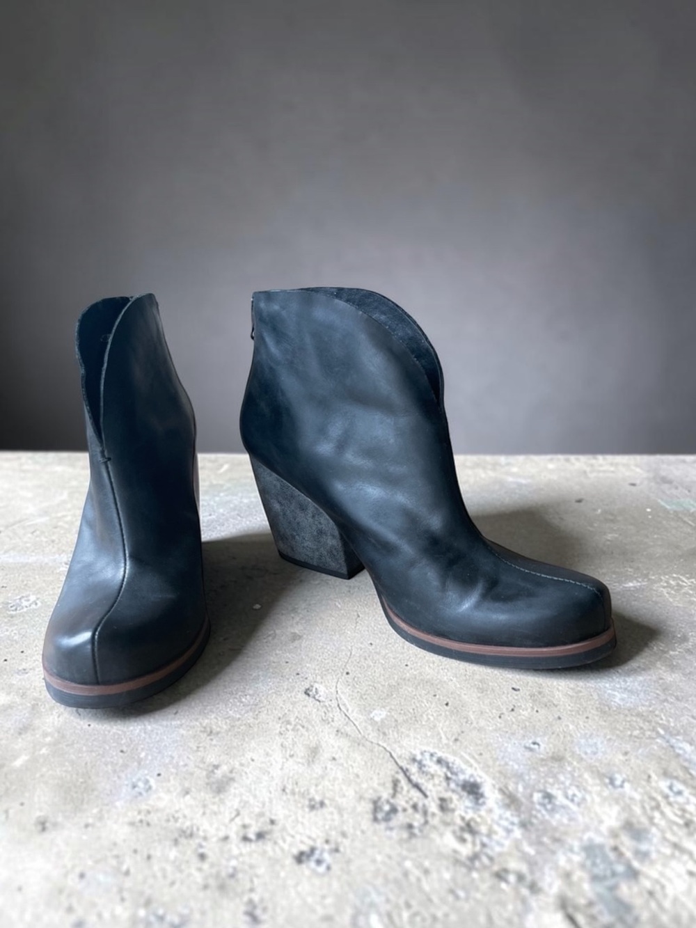 New Korks Ease Shamira Ankle Boot Womens 9.5 Black Gray Leather Chunky heel